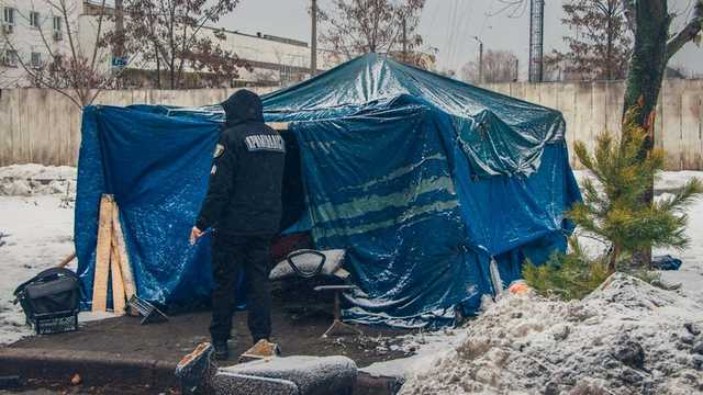 В Киеве мужчина насмерть замерз в овощной палатке