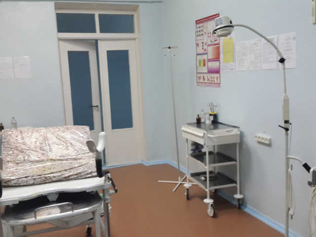 Осиротели трое детей: во Львовской области во время родов умерла многодетная женщина