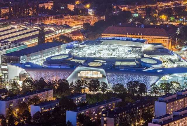 В Польше украинец напал на женщину, а затем перерезал себе горло