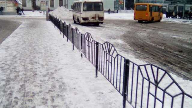 Нет желания праздновать. Дончане показали печальные фото города