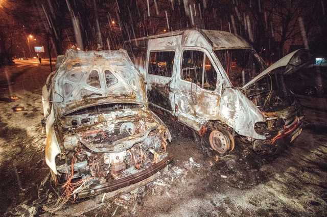 В Святошинском районе Киева дотла сгорели два автомобиля