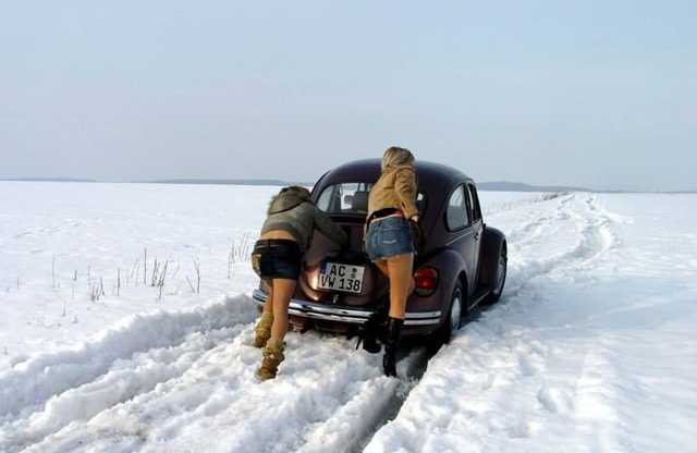 В Украину возвращаются метели: спасатели подсказали водителям, как избежать неприятностей в дороге