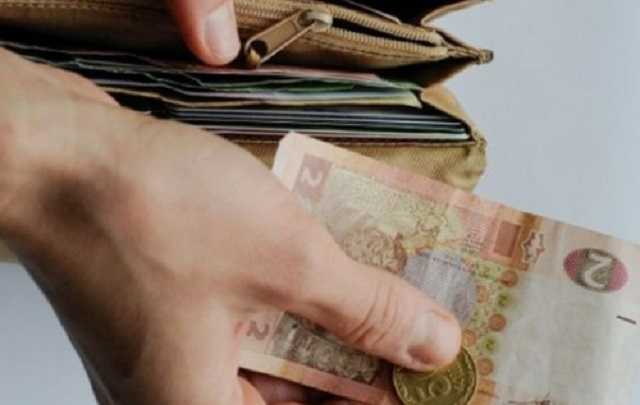 Премьер-министр не видит уникальные возможности слабой гривны