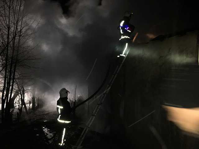 Под Ровно случился пожар в жилом доме: есть погибшие