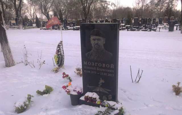 В Алчевске растет кладбище сепаратистов: свежих могил соратников Мозгового всё больше