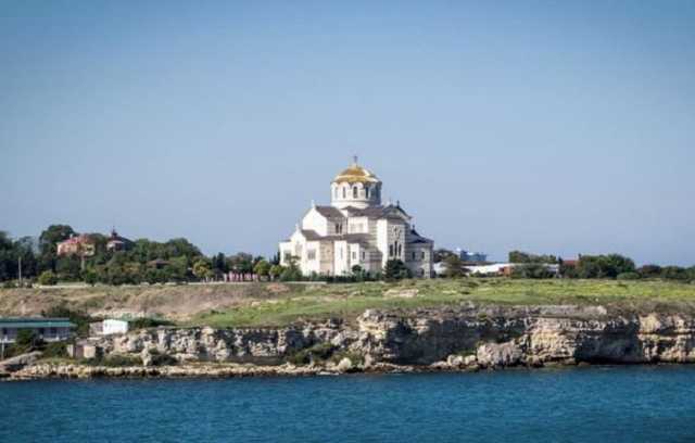 ’’Помолитесь возле ограды’’: крымчан не пускают в храм в Святвечер