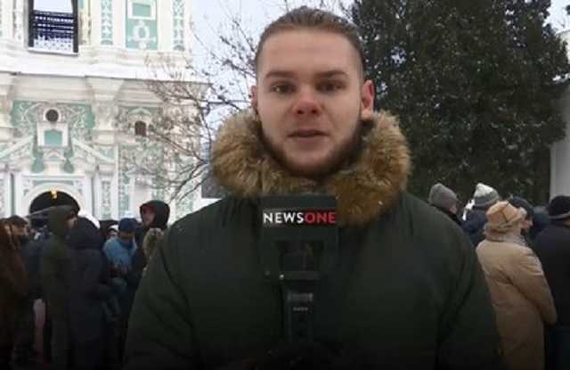 Украинцы выстроились в огромную очередь к Софии Киевской, чтобы посмотреть на томос