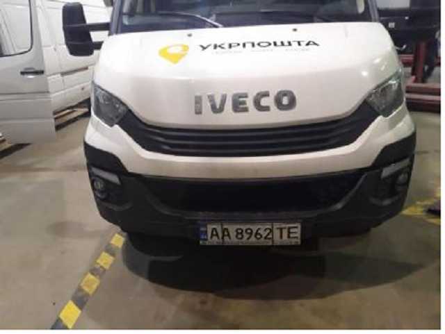 Польські прикордонники затримали мікроавтобус “Укрпошти” нашпигований сигаретами