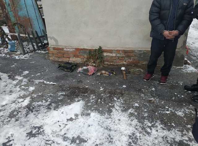 В Запорожье мужчина задержал вооруженного грабителя в своем доме