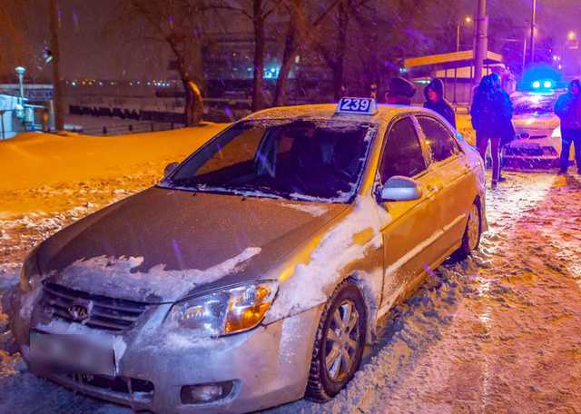 В Днепре дерзкий подросток с пистолетом и друзьями катался в такси