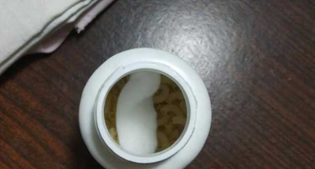 В Запорожье женщине продали в аптеке бутылочку с макаронами, вместо таблеток