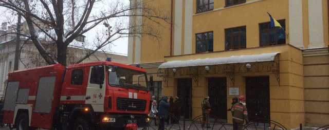 В Киеве из-за опасного ЧП эвакуировали школу
