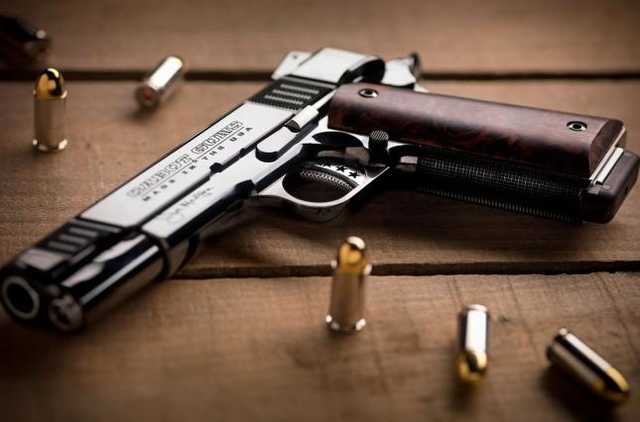 У Мостиському районі з арсеналом зброї затримали священика-самозванця