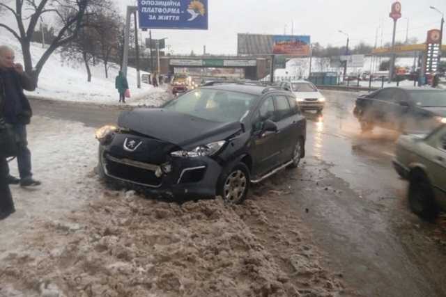 В Одессе произошло ДТП с участием военной машины