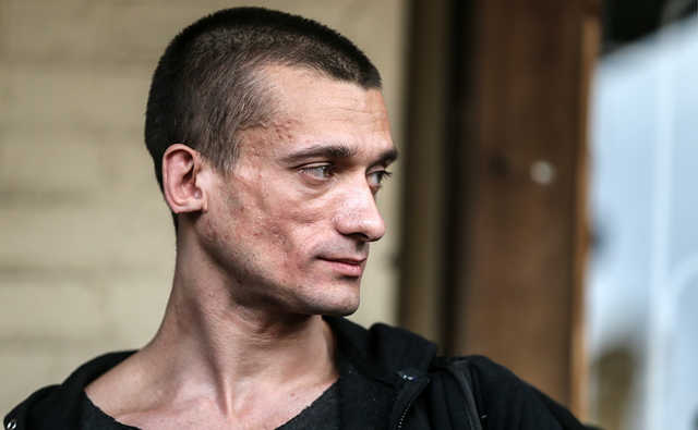 У Франції російського художника Павленського засудили до умовного терміну