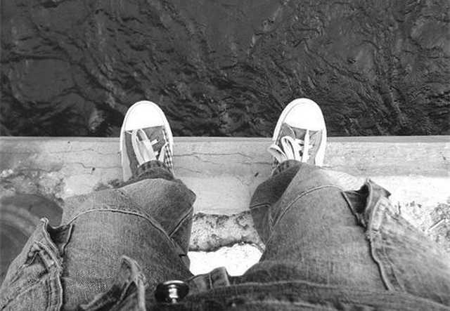 «Увидел в окно фашистов»: в Киеве 24-летний парень выпрыгнул из окна гостиницы