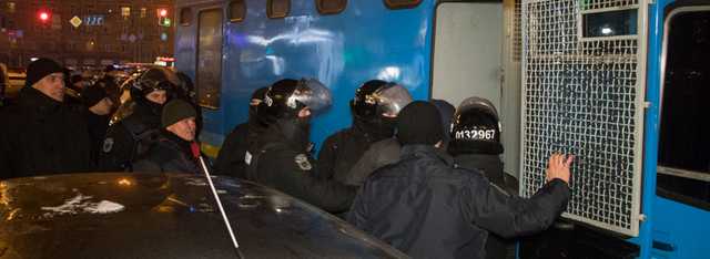 В центре Киева 40 человек устроили драку с полицией: подробности