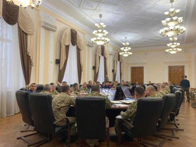 За неосвоение средств Полторак уволил 10 офицеров