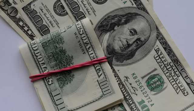 Банкиры объяснили, почему в пятницу гривня плавно пошла в рост после недели обесценивания