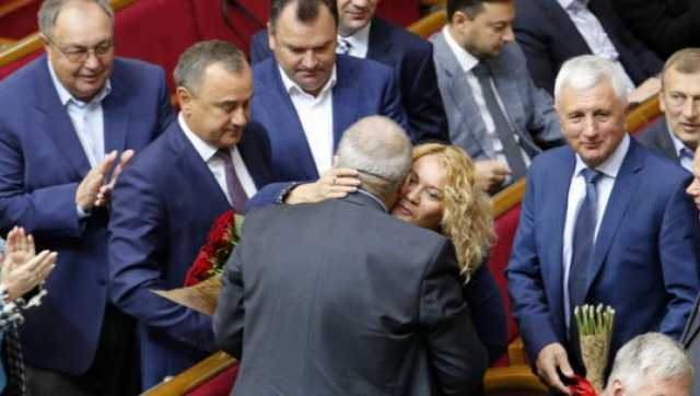 Семь самых красивых жен депутатов: фото красавиц