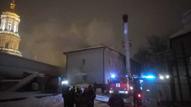 З’явилися фото і відео пожежі у Києво-Печерській Лаврі