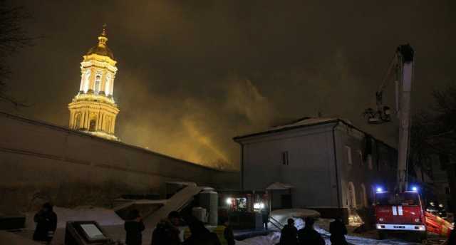 Перед пожаром в здание Лавры проник неизвестный