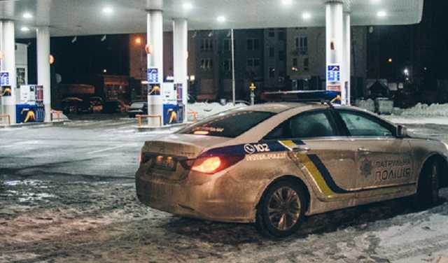 В Киеве во время массовой драки мужчине проломили голову бутылкой шампанского