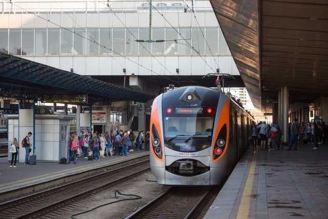 Укрзализныця снова разрешила возвращать билеты онлайн