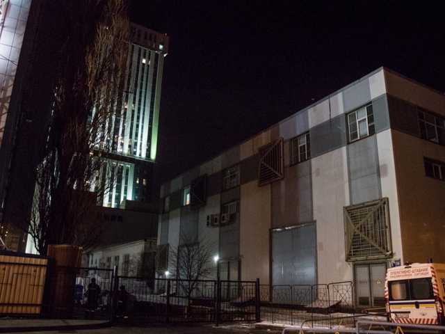 Дым окутал несколько кварталов: в центре Киева произошел пожар в торговом центре