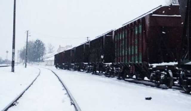 Под Киевом мужчину сбил поезд: полиция пытается установить личность погибшего