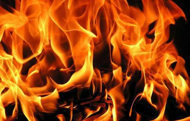 В Киеве начался пожар напротив ТРЦ Lavina