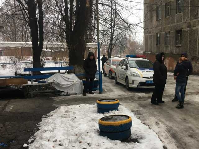 В Днепре под подъездом нашли труп: 32-летний мужчина замерз насмерть после употребления наркотиков
