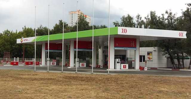 Заправки “Лукойл” в Україні: австрійська вивіска “AMIC” не допомагає
