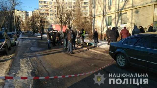 В Киеве возле одной из многоэтажек нашли труп мужчины