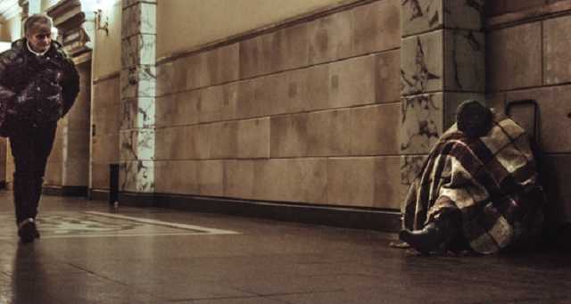 В Киеве из-за бездомных и попрошаек полиция усилила контроль на вокзале