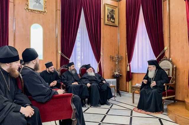 Иерусалимский патриарх отказал Порошенко, но встретился с делегацией УПЦ