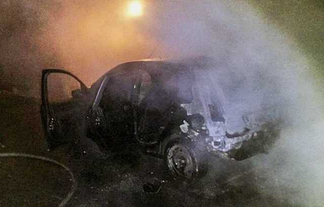 В Киеве на Голосеево за ночь сгорели три машины: полиция начала расследование