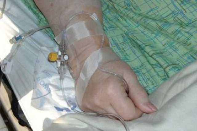 На Львівщині 57-річна жінка заразилася лептоспірозом через немите яблуко