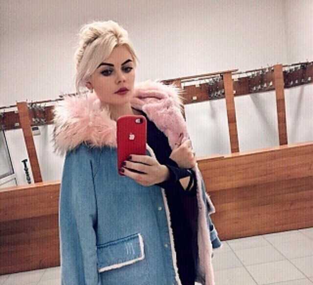 Под Житомиром поезд насмерть сбил молодую мать: в сеть попали фото девушки