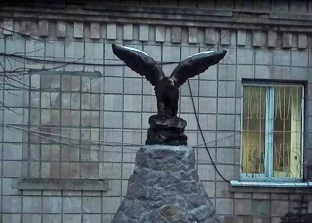 На базе полиции Киевской области обнаружили памятник «Беркута»