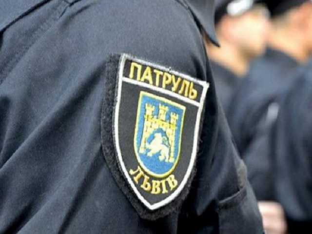 Попались на горячем: во Львове наглых автоворов заснял видеорегистратор