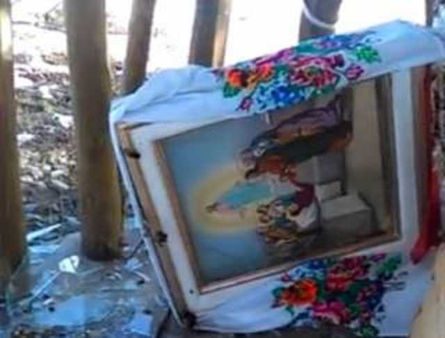 В Житомирской области вандалы разгромили часовню и надругались над иконами