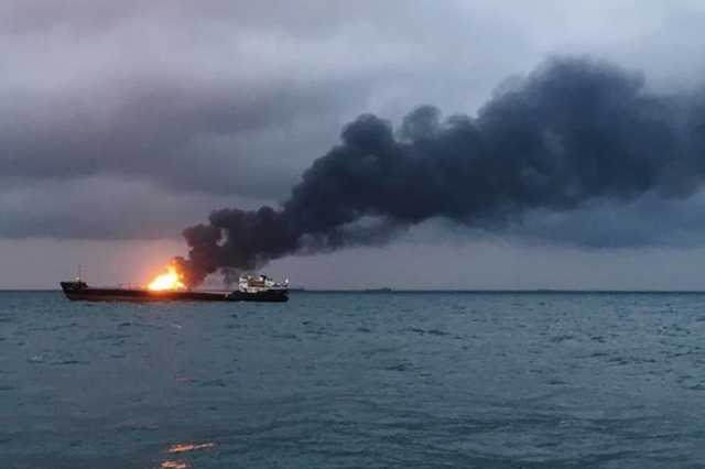 В Черном море до сих пор горят российские корабли