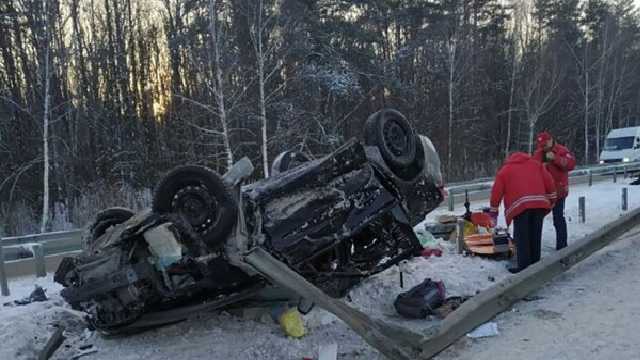 Смертельное ДТП под Житомиром: легковушка врезалась в отбойник