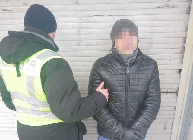 В Киеве поймали иностранца, который вскрывал автомобили, используя сканер сигнализации