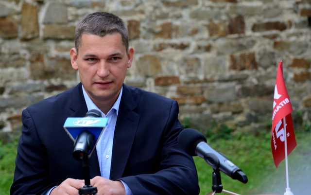 Дела семейные. Супруга нардепа от БПП подарила мужу участок и дом в Буковеле