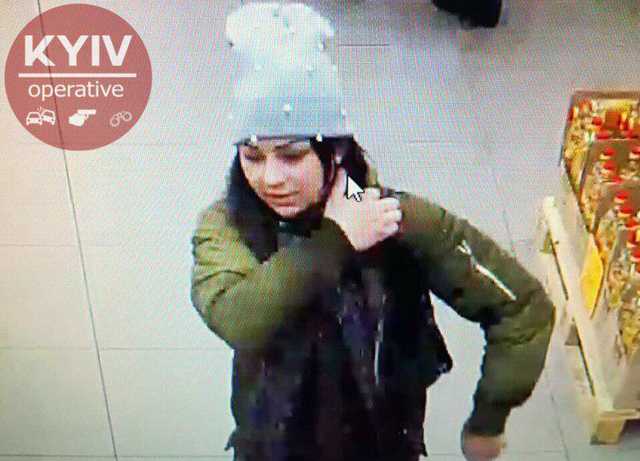 В популярном ТРЦ Киева засекли банду воровок: опубликованы фото