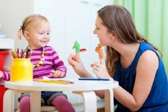 В Украине помогут заплатить за няню для ребенка: сколько денег дадут