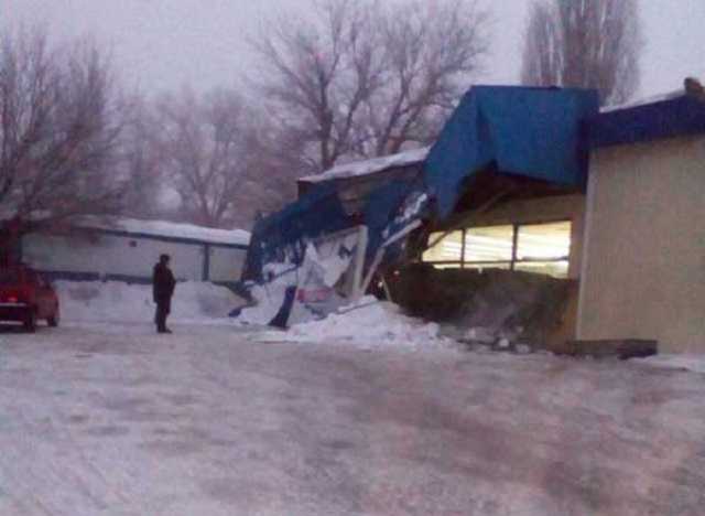 В оккупированном Шахтерске рухнула крыша «отжатого» супермаркета