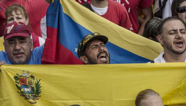 Власти Венесуэлы задержали иностранных журналистов